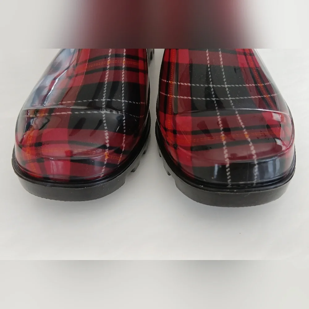 HISEA Red & Black Plaid Rain Booties – Size 9 – Mid‑Calf Waterproof Wellies